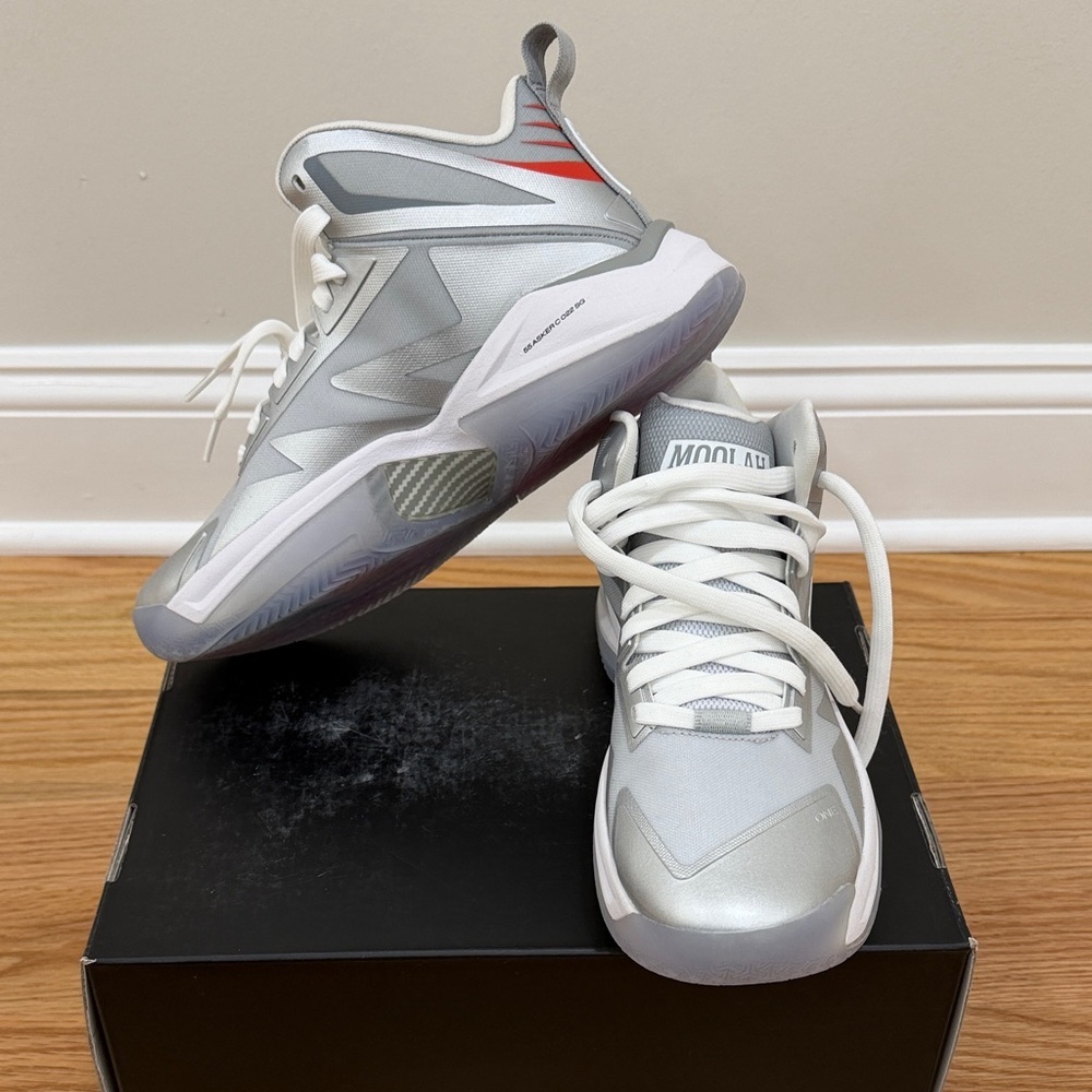 Moolah -triple double - womens size 9 brand new with box no lid